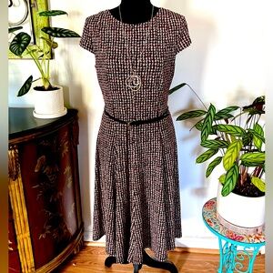 La Nouvelle Renaissance Size 8